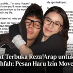 Potret haru Reza Arap saat mencium nisan makam Lula Lahfah di TPU Rawa Terate, melambangkan isi surat terbuka Reza Arap yang viral.