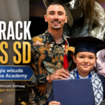 El Barack lulus SD dari Sampoerna Academy dan membuat Jessica Iskandar bangga