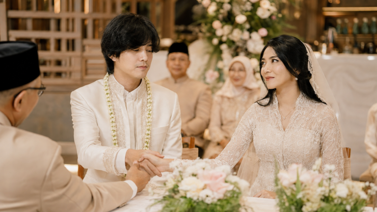 Dikta menikah dengan Rachel Florencia dalam akad intim di Bintaro